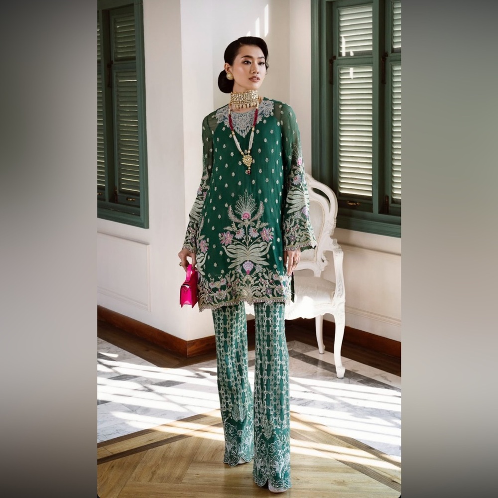 Mysie Tahira Brand New Outfit